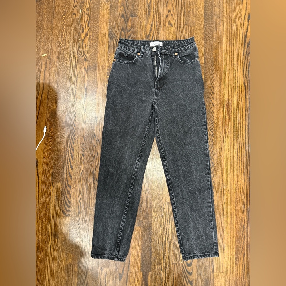 ZARA MOM JEAN SIZE 4 in BLACK